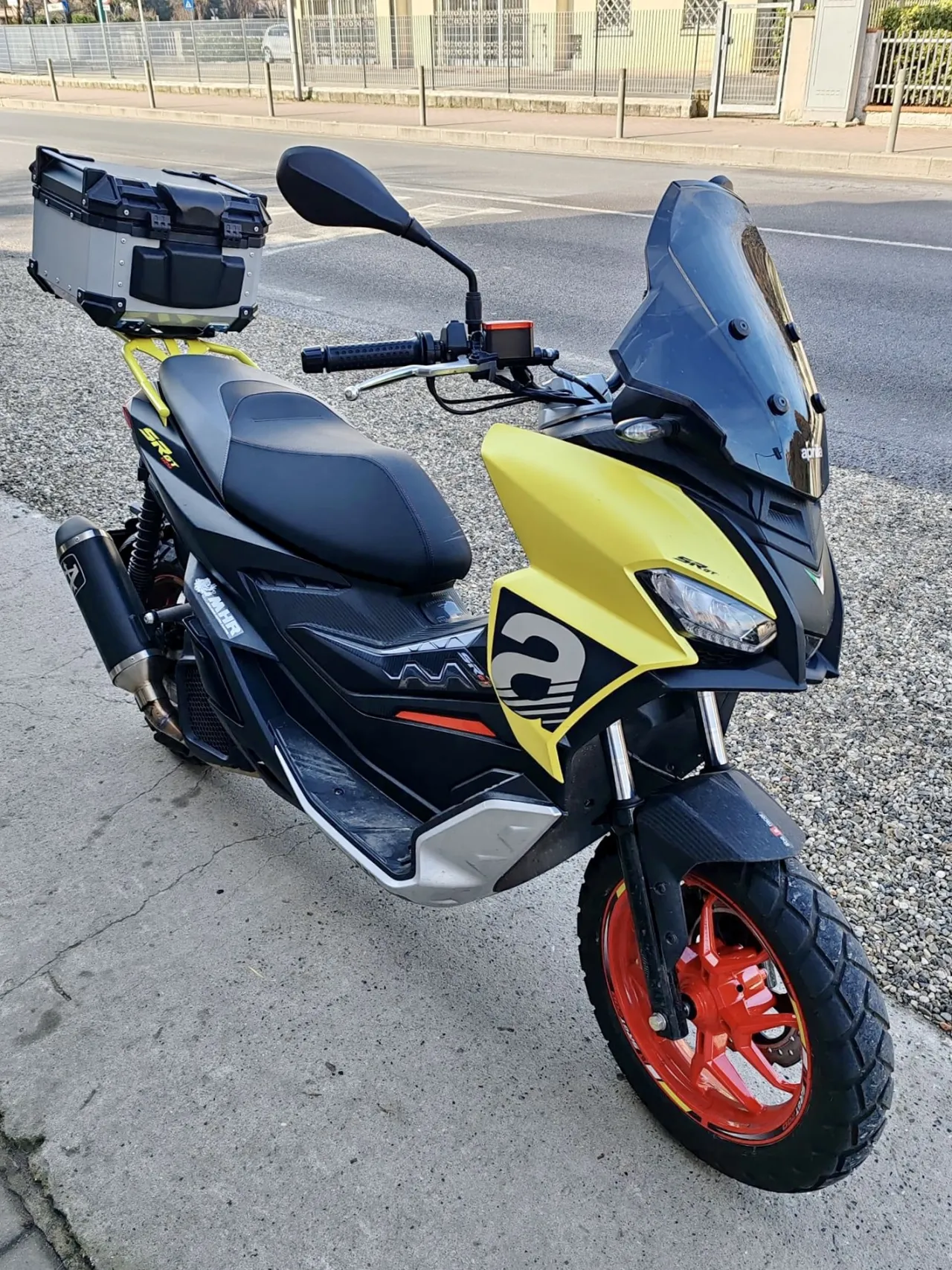 Aprilia SR GT 200 scooter