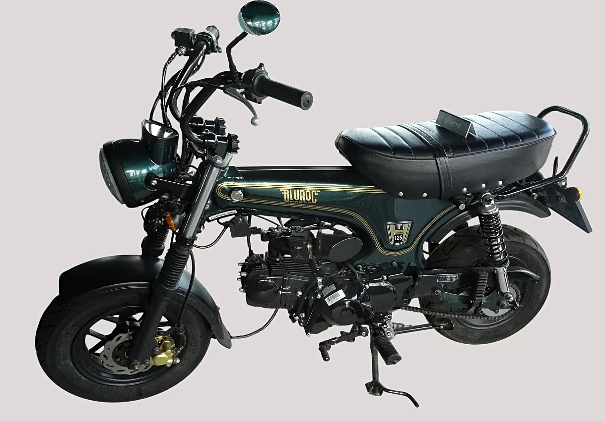 Bluroc Heritage 125 retro motorcycle rear three-quarter view