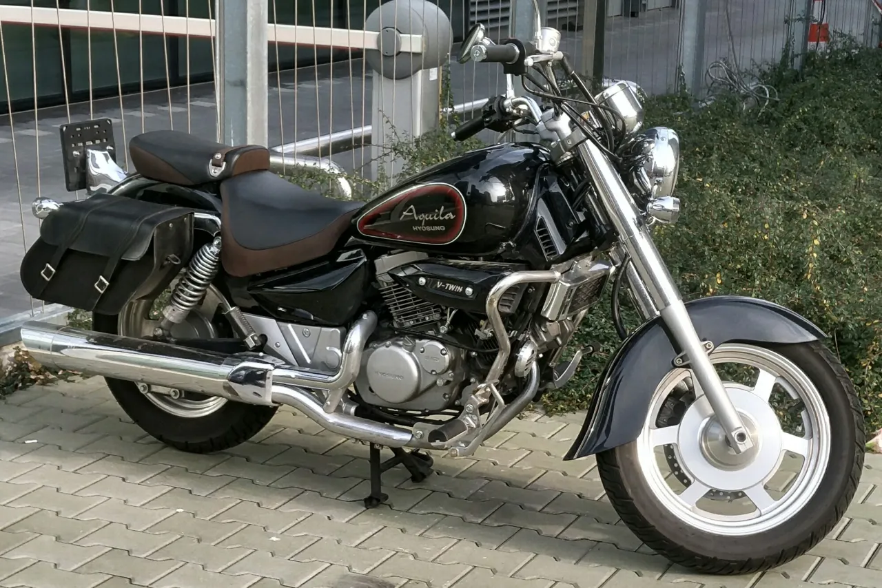 Hyosung GV125C Aquila cruiser motorcycle