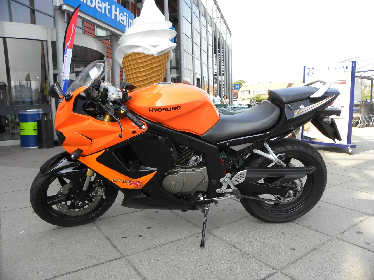 Hyosung GT 125 R entry-level sport motorcycle