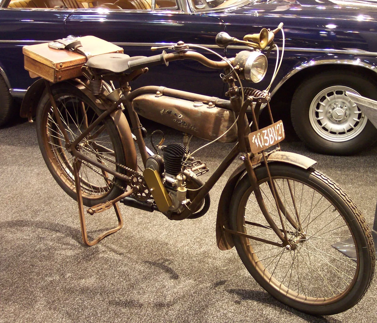 Motobécane 175cc motorfiets uit 1923, vooraanzicht