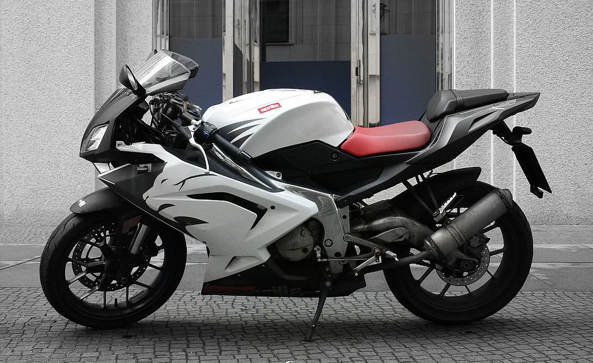 Aprilia RS 125 tweetakt linkerzijde