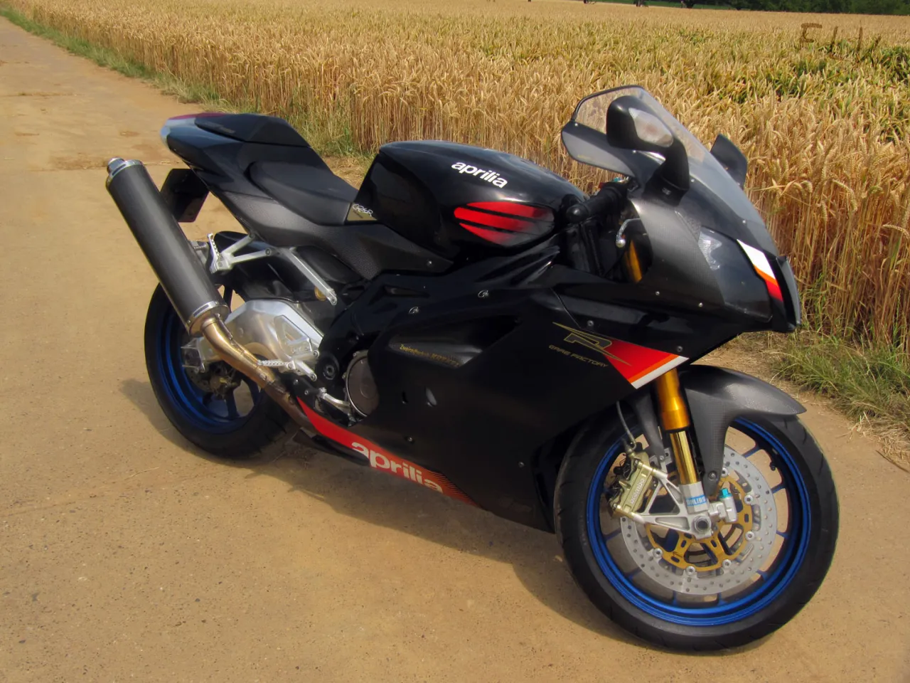 Aprilia RSV 1000 R Factory