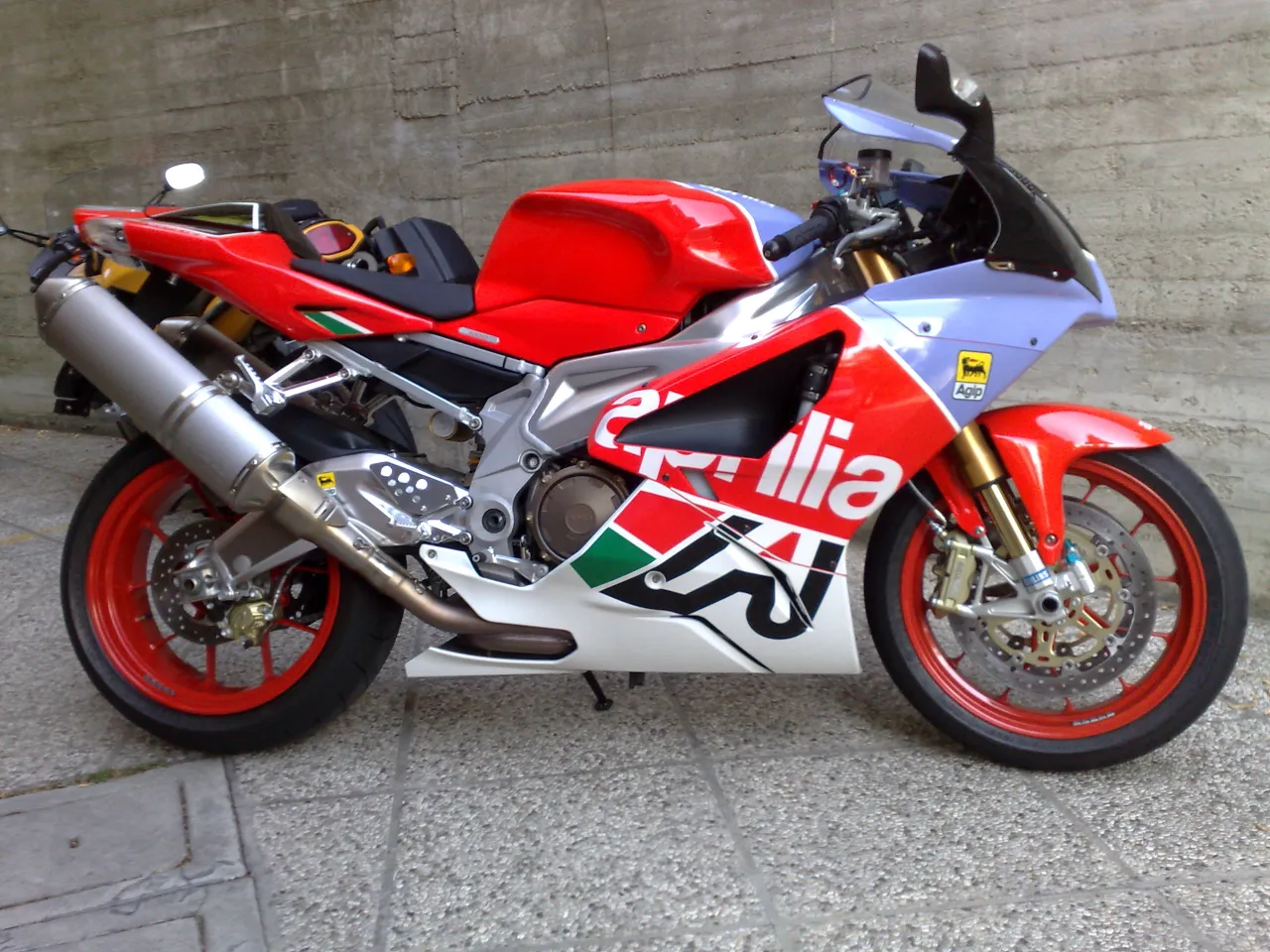 Aprilia RSV 1000 R uit 2007