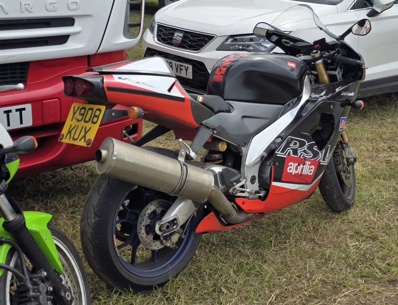 Aprilia RSV 1000 Mille detail