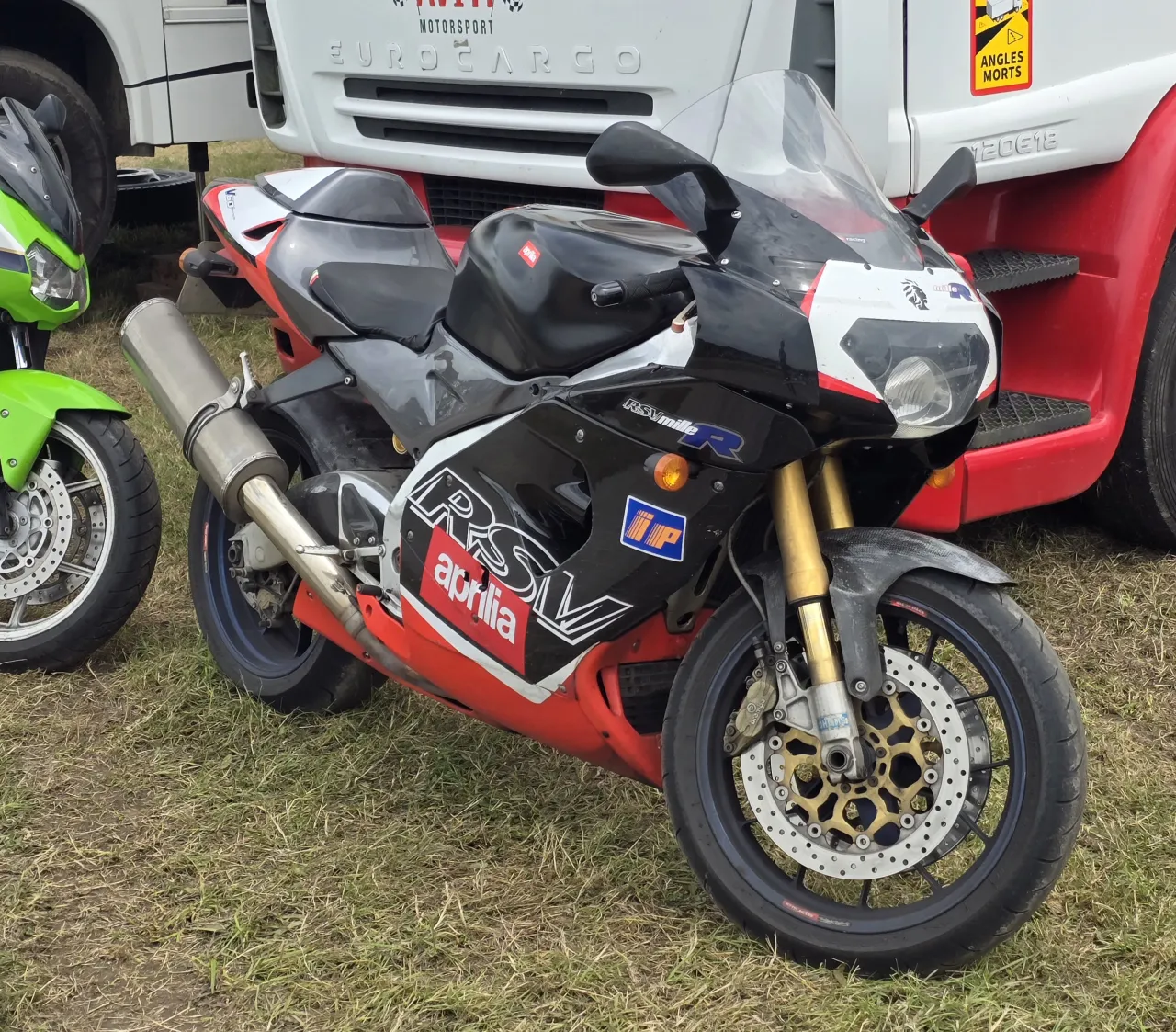 Aprilia RSV 1000 Mille uit 2001 zijaanzicht