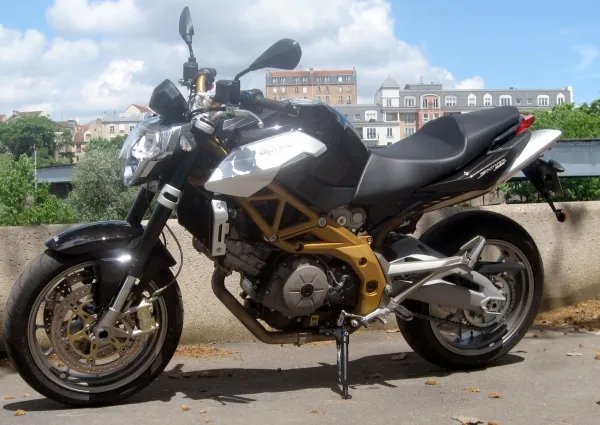 Aprilia Shiver 750 zijaanzicht