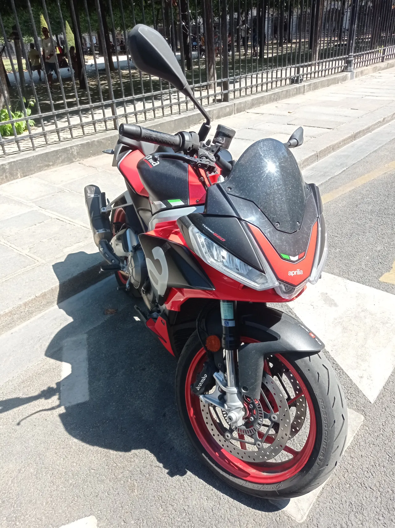 Aprilia Tuono 660 statisch zijaanzicht