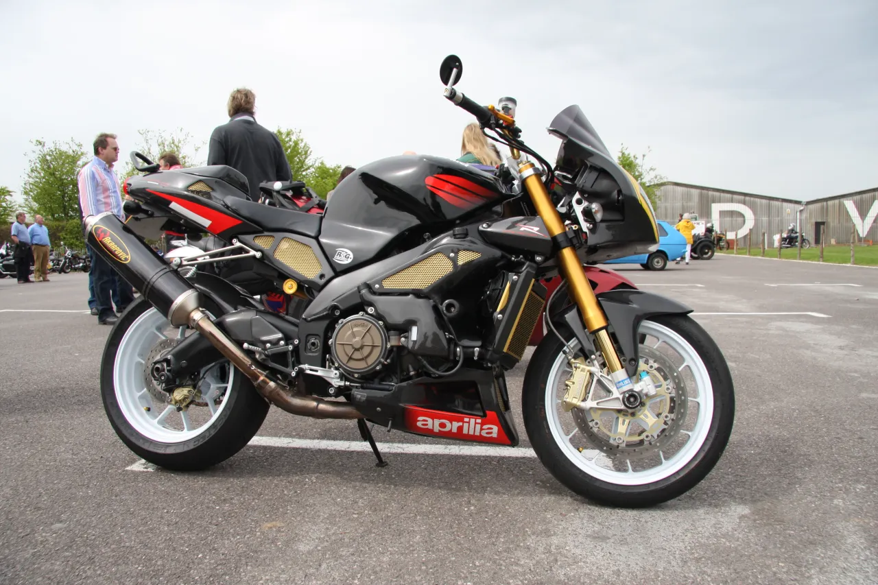 Aprilia Tuono 1000 R black naked motorcycle