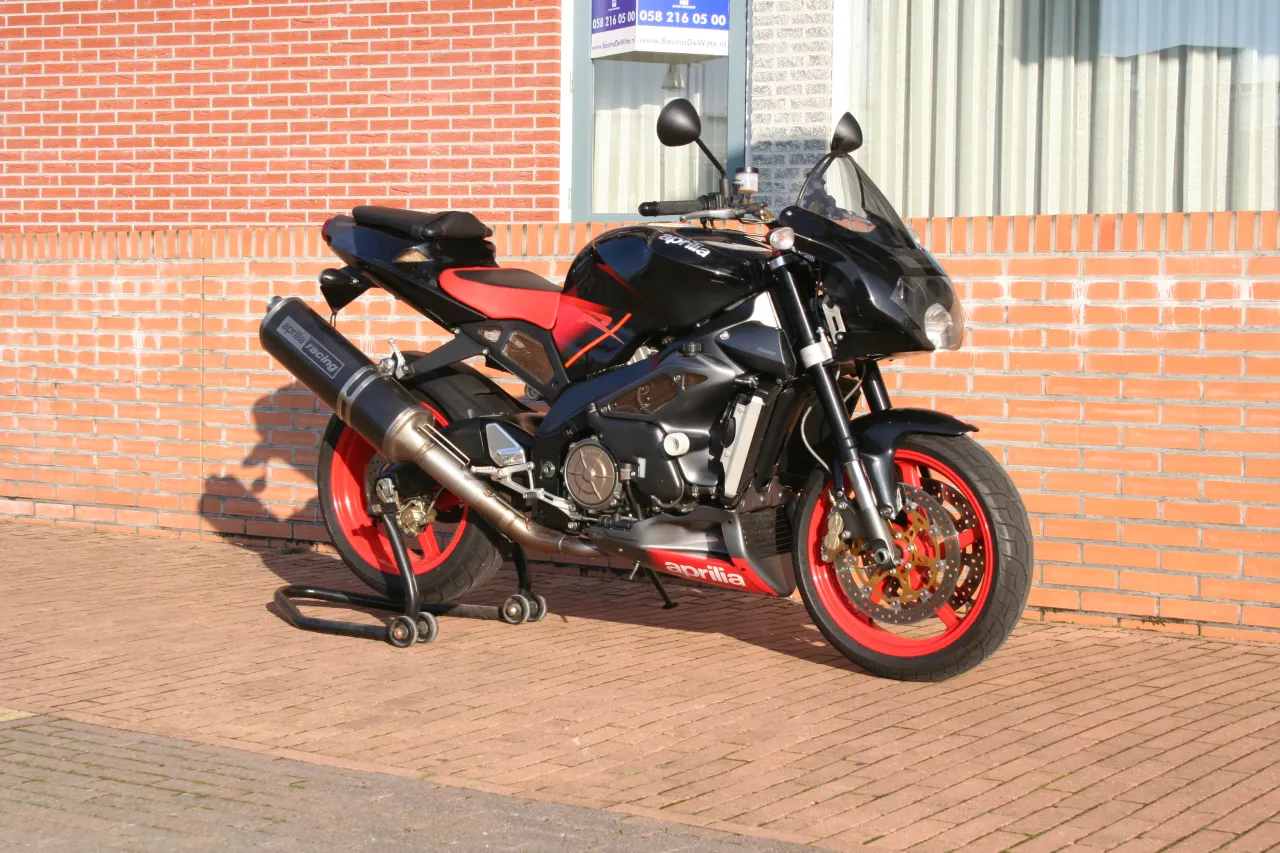 Aprilia Tuono 2004 V-twin streetfighter