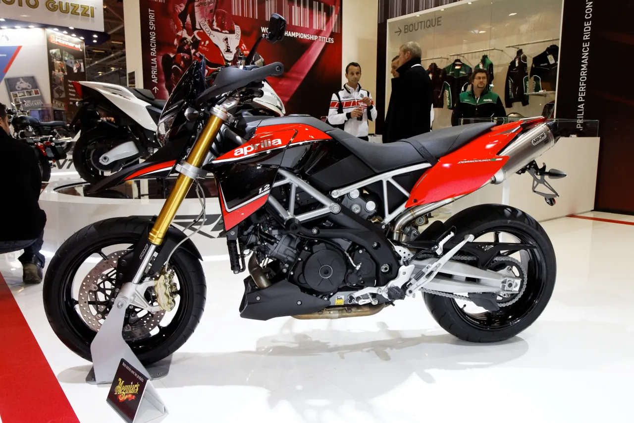 Aprilia Dorsoduro 1200 op Salon de la Moto Parijs 2011