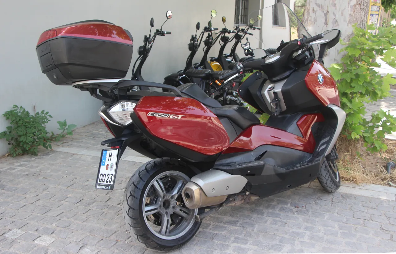 BMW C650GT achterzijde 2024