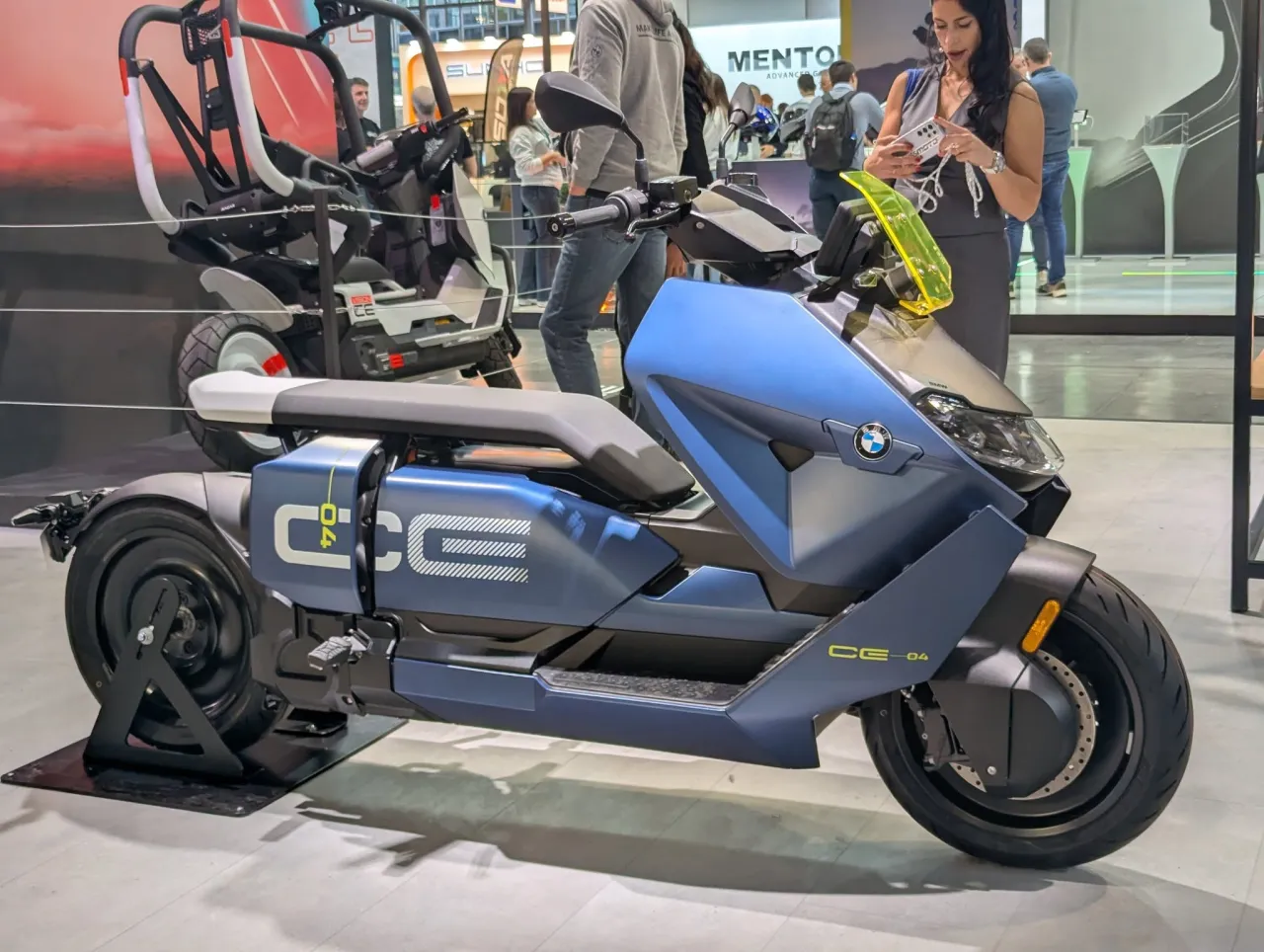 BMW CE 04 2026 update zijaanzicht