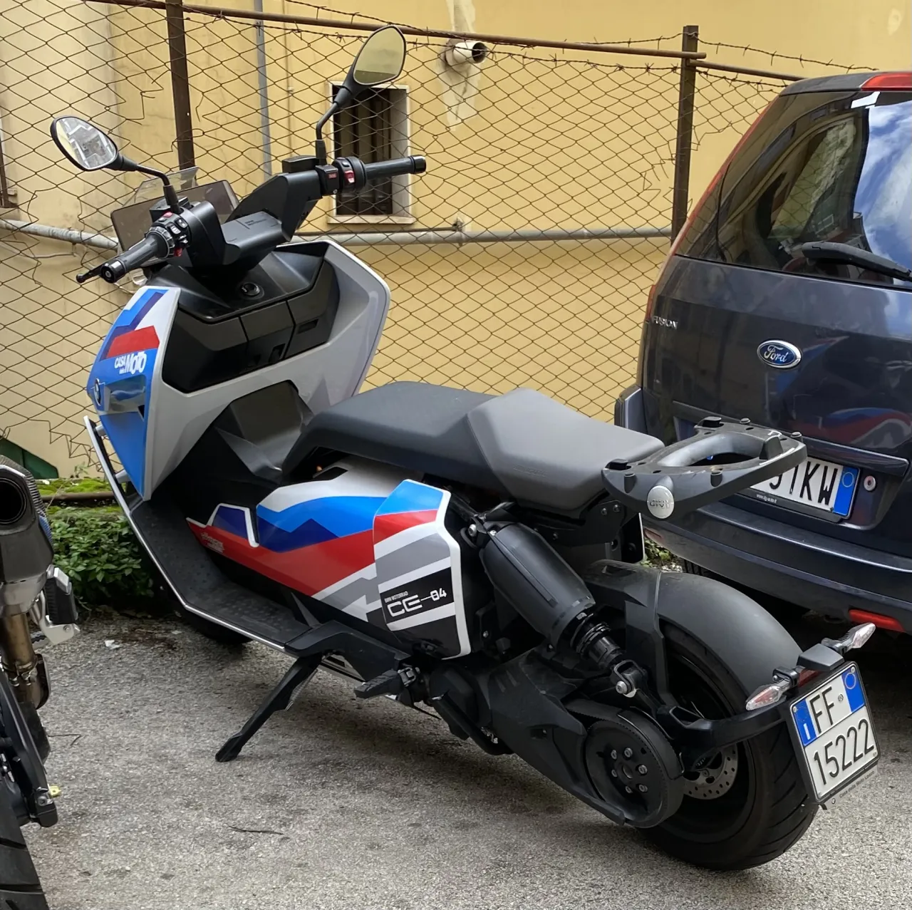 BMW CE 04 2023 zijaanzicht
