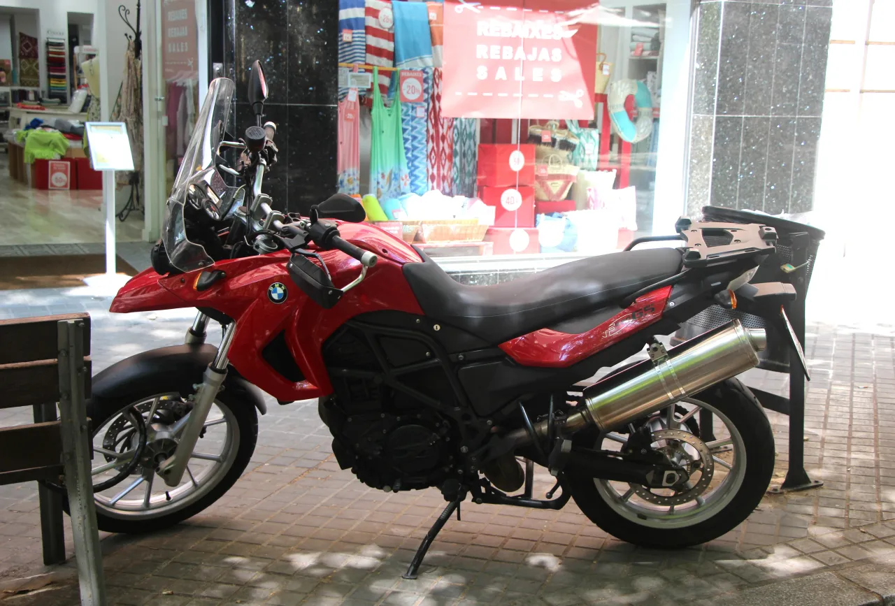 BMW F 650 GS K72 linker zijaanzicht