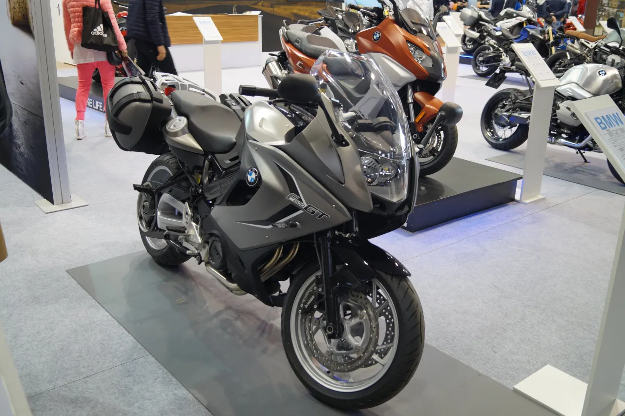 BMW F800GT Motorshow 2016 zijaanzicht