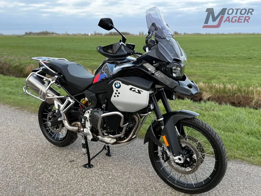 BMW F 900 GS Adventure side view