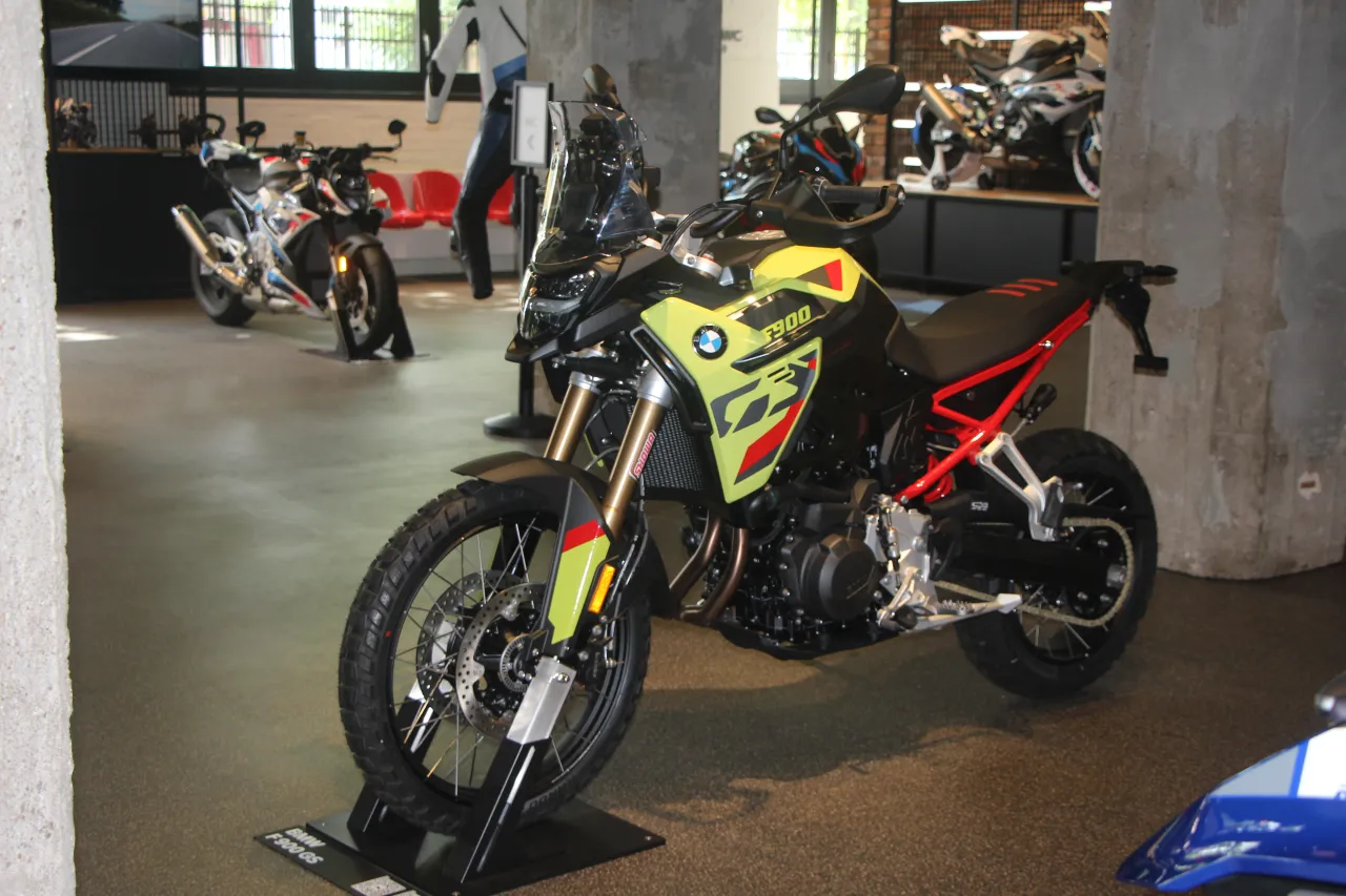 BMW F 900 GS linkerzijde 2024-model