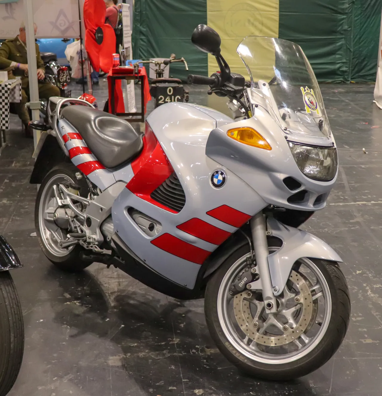 2001 BMW K1200RS voorzijde