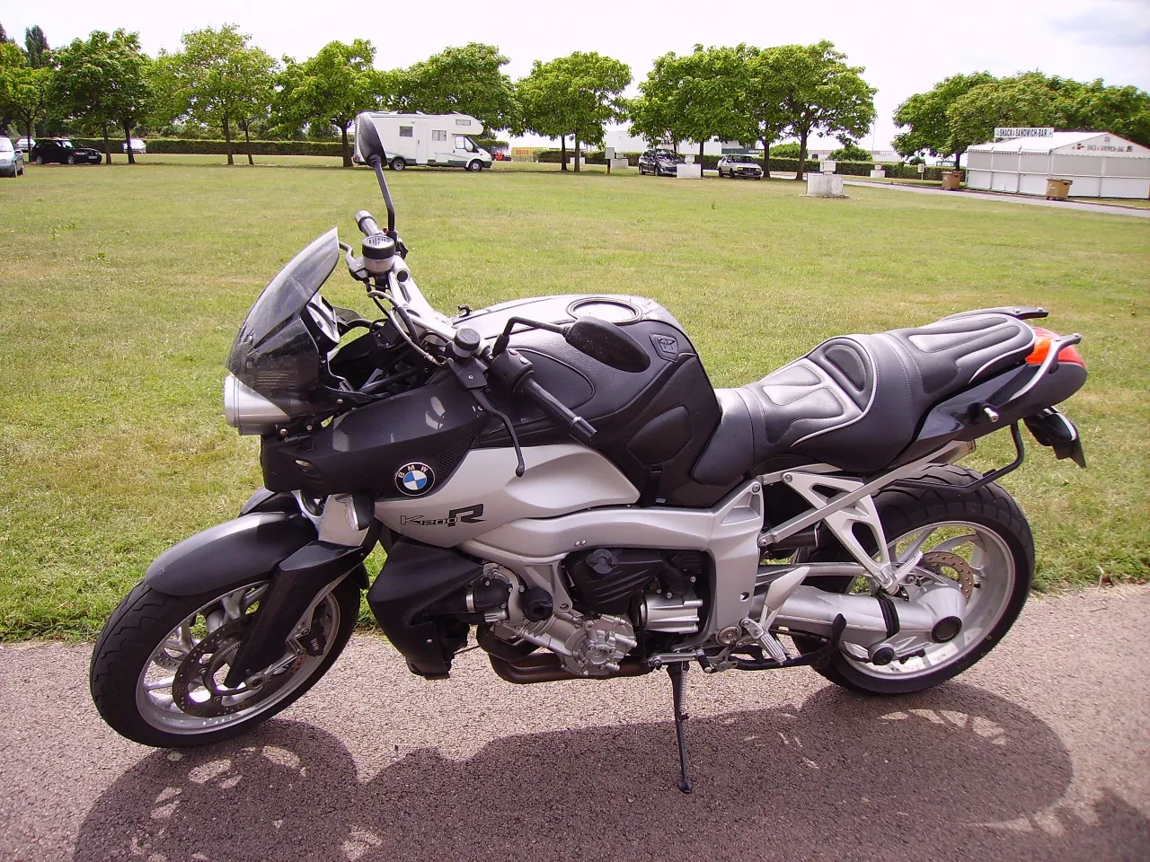 BMW K 1200 R grijs zijaanzicht