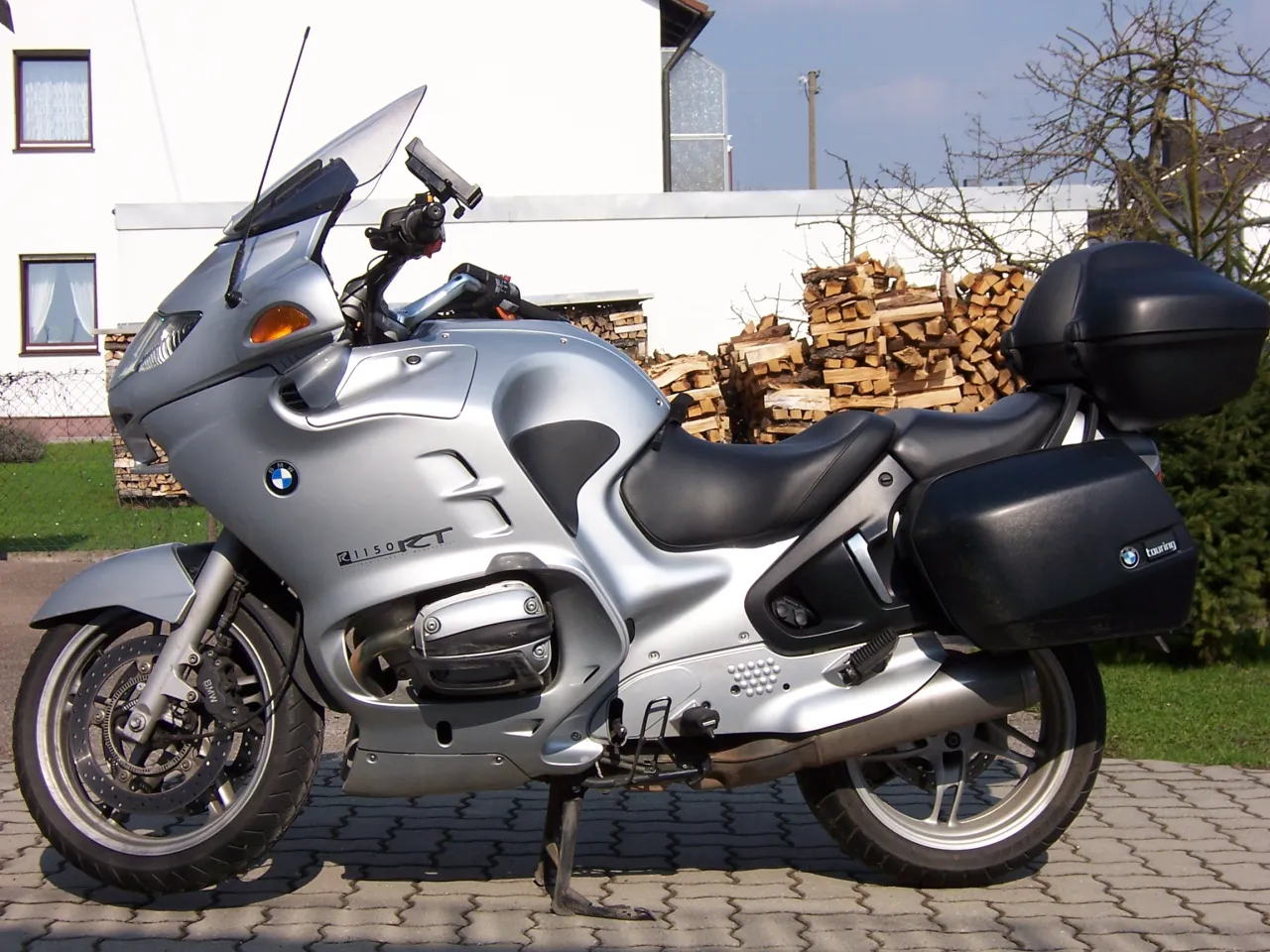 BMW R1150RT driekwart vooraanzicht