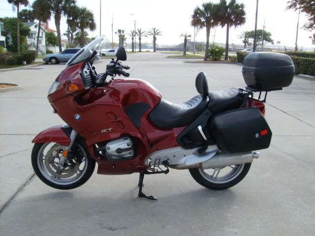 BMW R1150RT rood linker zijaanzicht