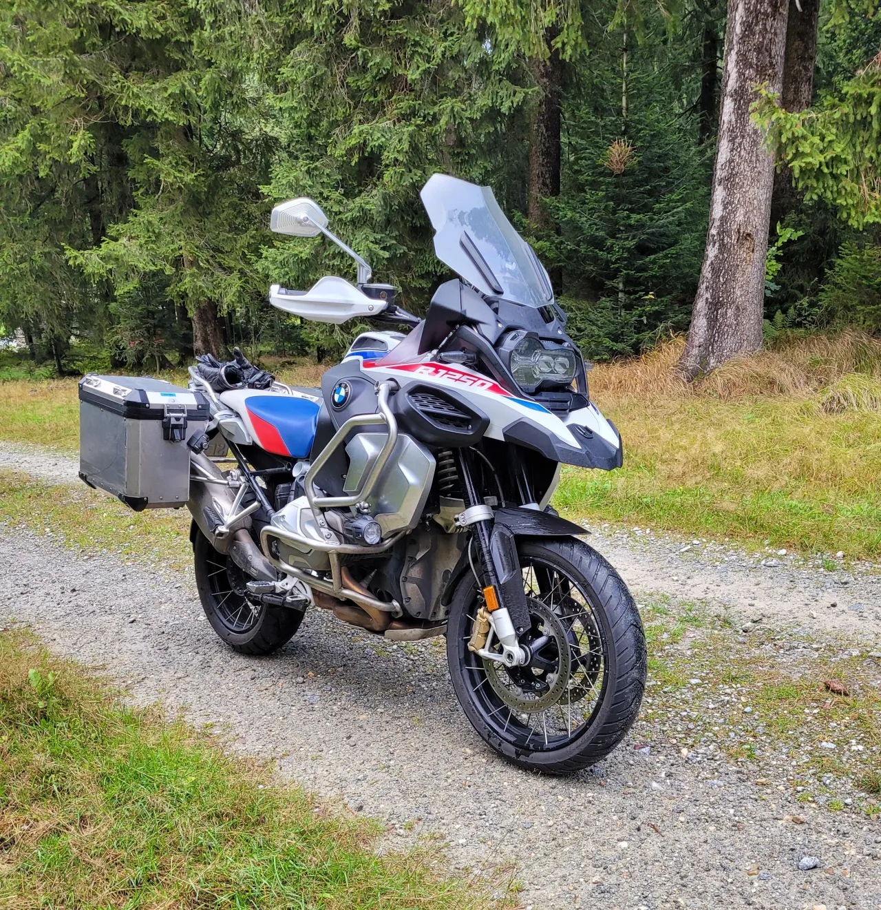 BMW R 1250 GS Adventure in het Beierse woud
