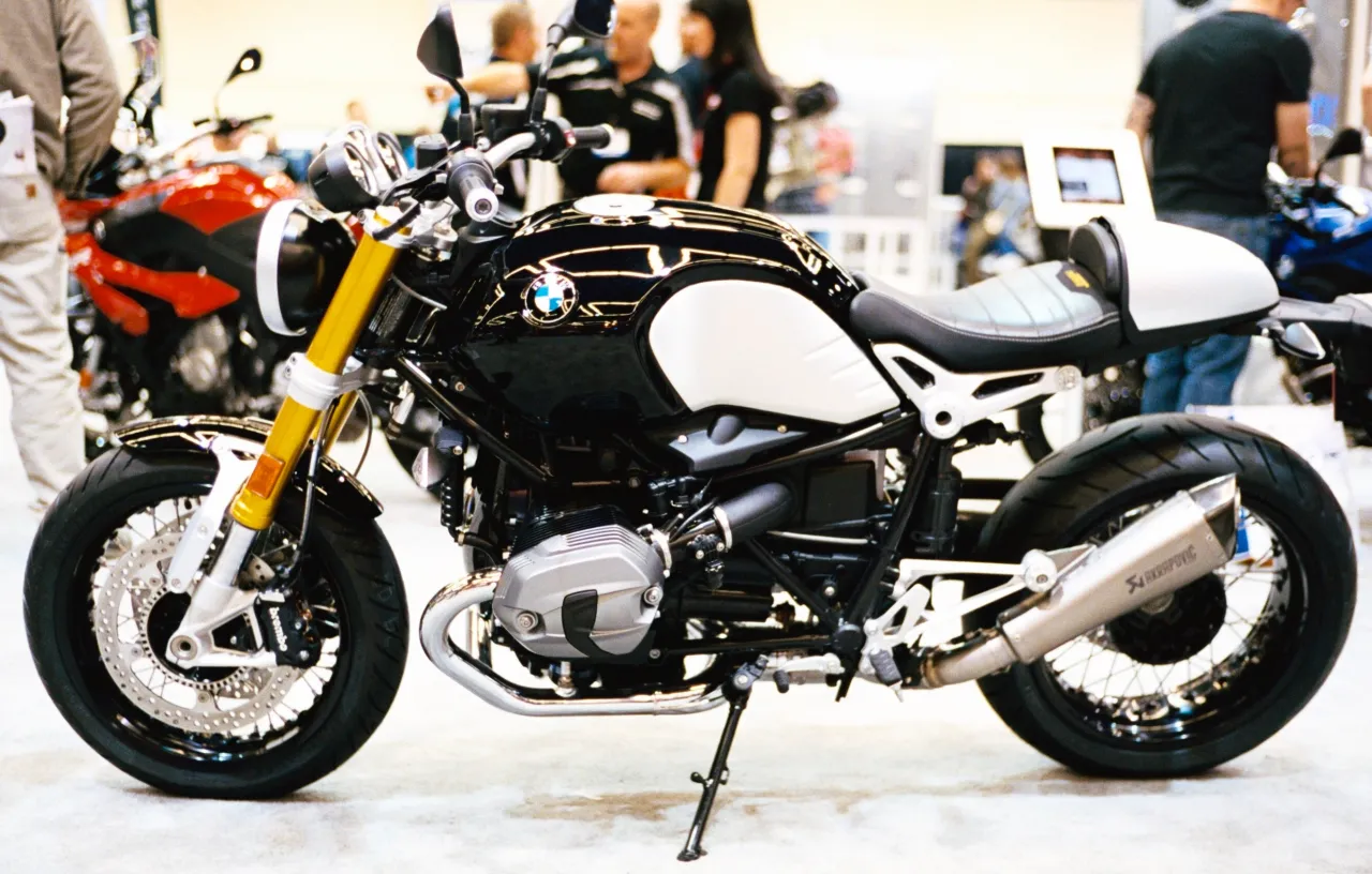 BMW R nineT linker zijaanzicht