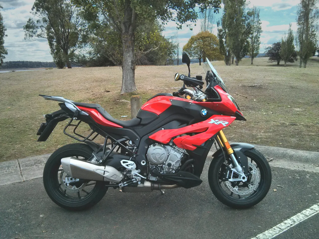 BMW S 1000 XR side profile