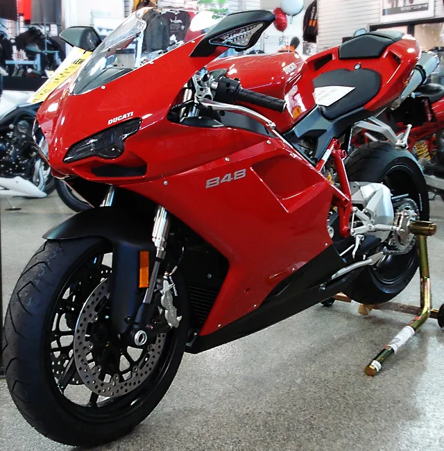 Ducati 848 2008 showroom opname rood