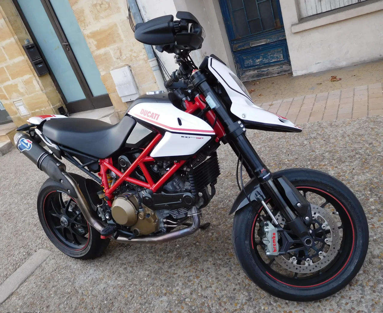 Ducati Hypermotard 1100 Evo SP zijaanzicht