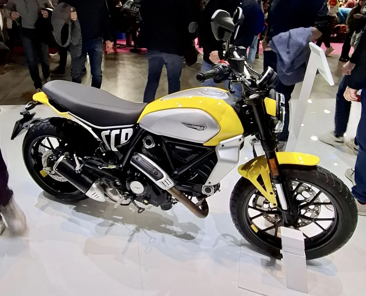 Ducati Scrambler 800 Icon studio