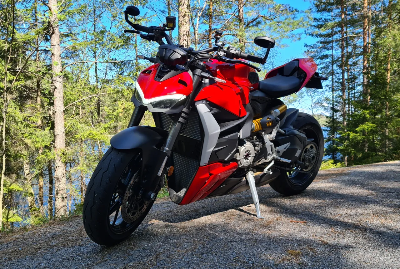 Ducati Streetfighter V2 modeljaar 2022 zijaanzicht