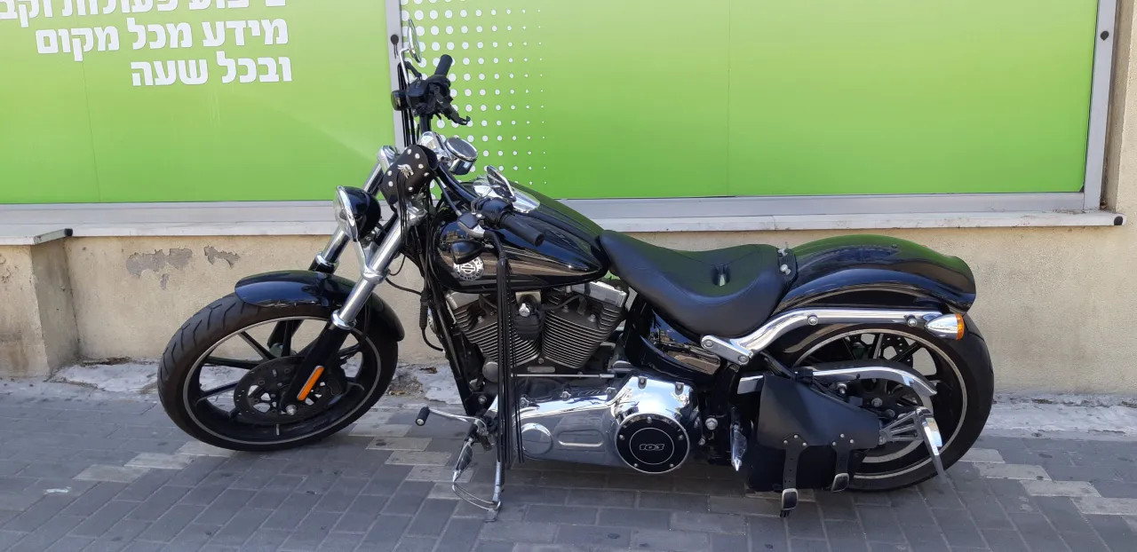 Harley-Davidson Softail Breakout 103 vooraanzicht