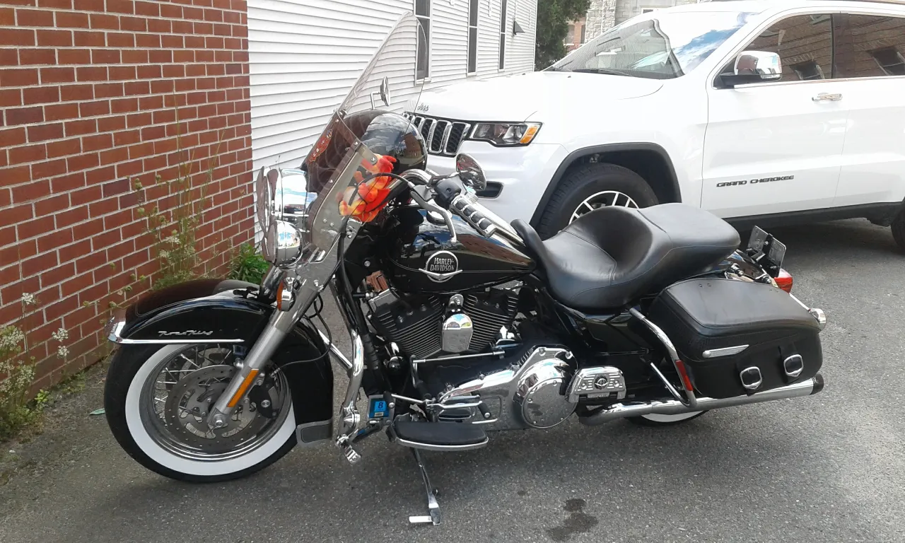 Harley-Davidson Road King op straat