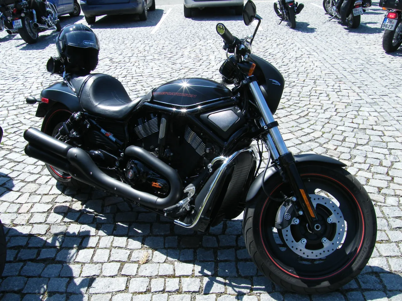 Harley-Davidson V-Rod zwart zijaanzicht