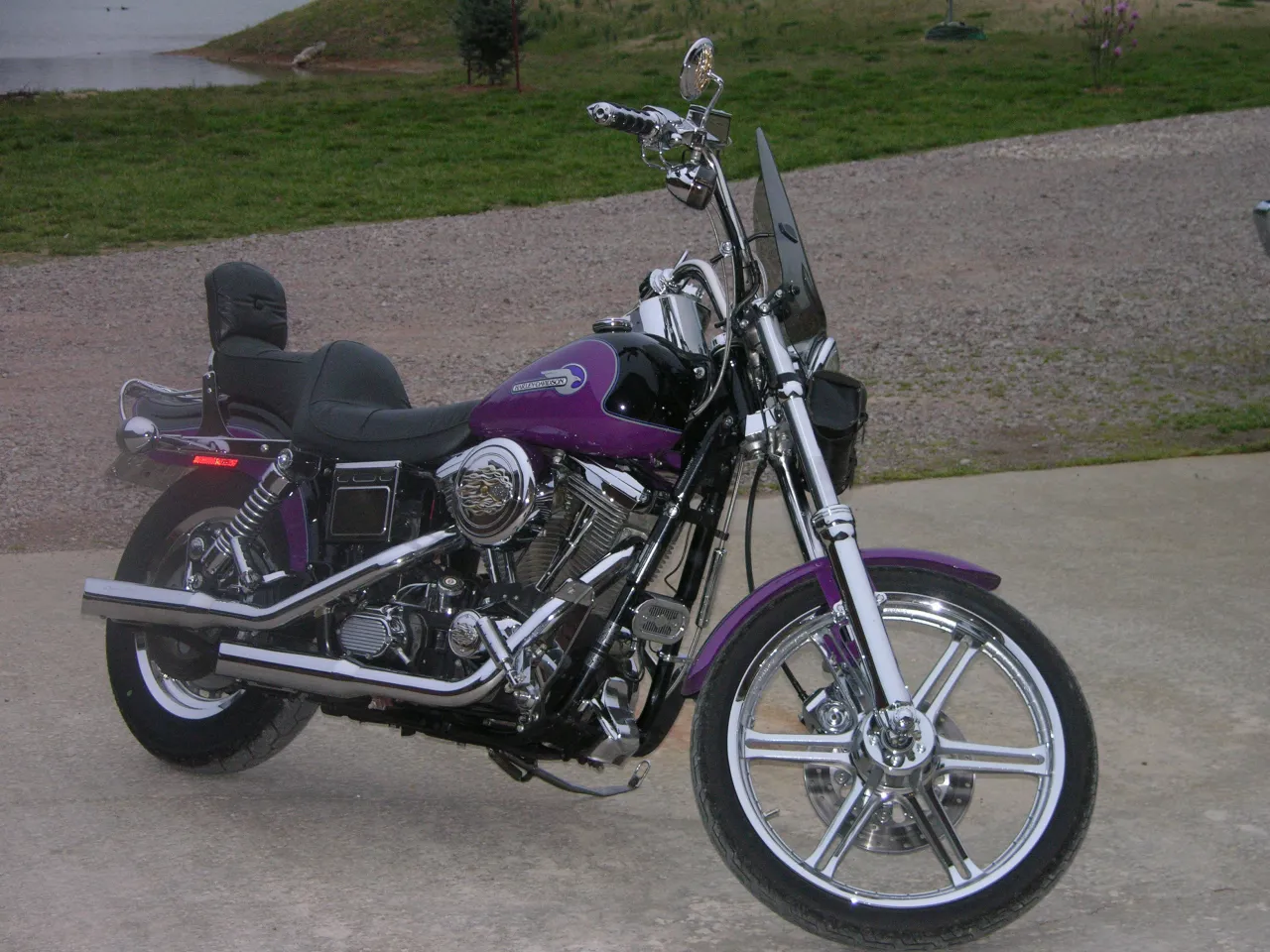 Harley-Davidson Dyna Wide Glide zijaanzicht