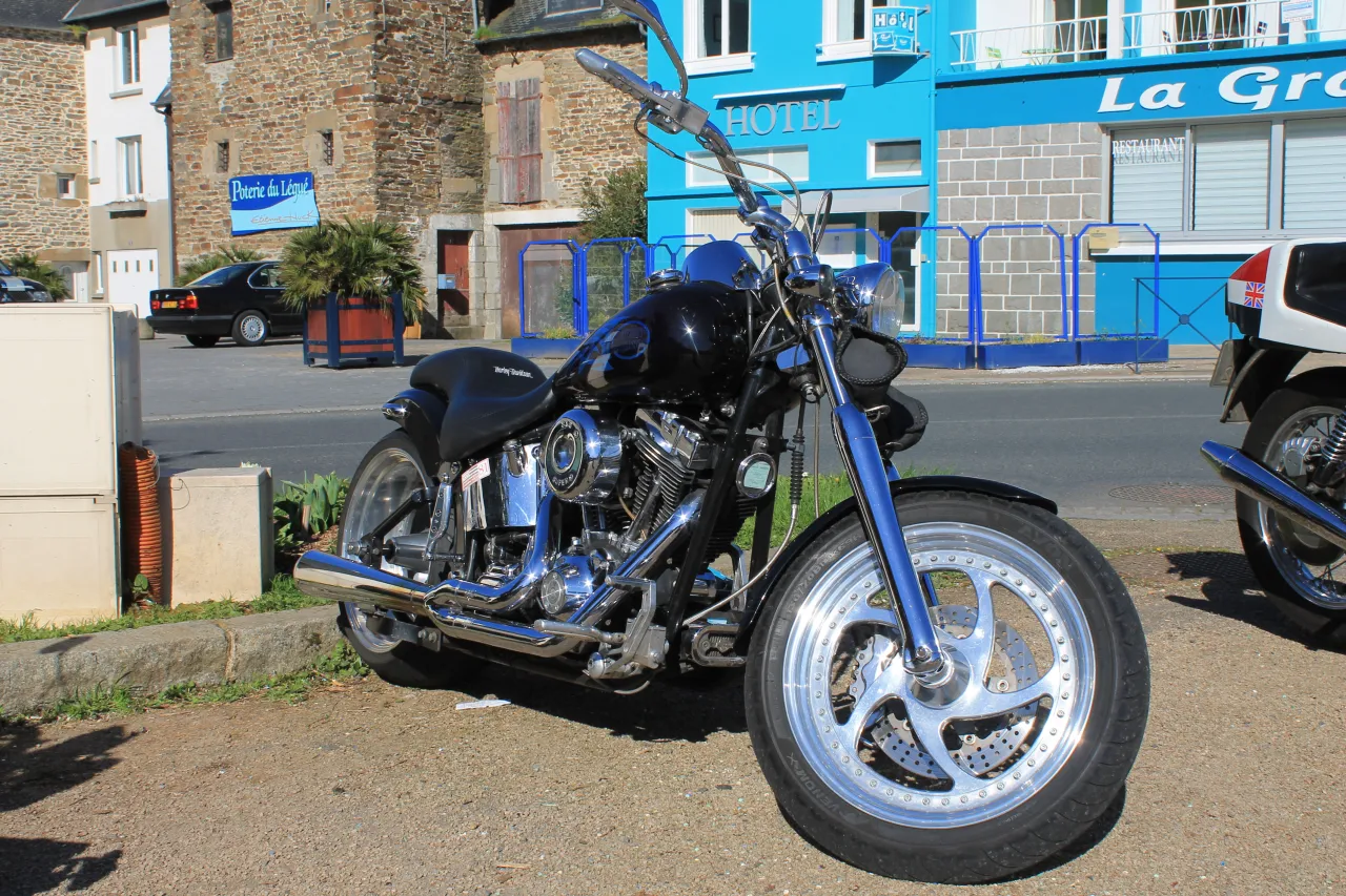 Harley-Davidson Softail black