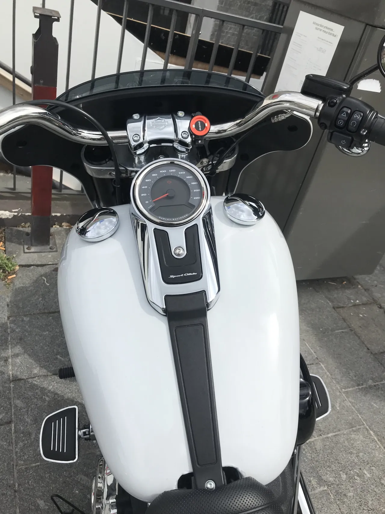 Harley-Davidson Sport Glide 2022 dashboard en tank