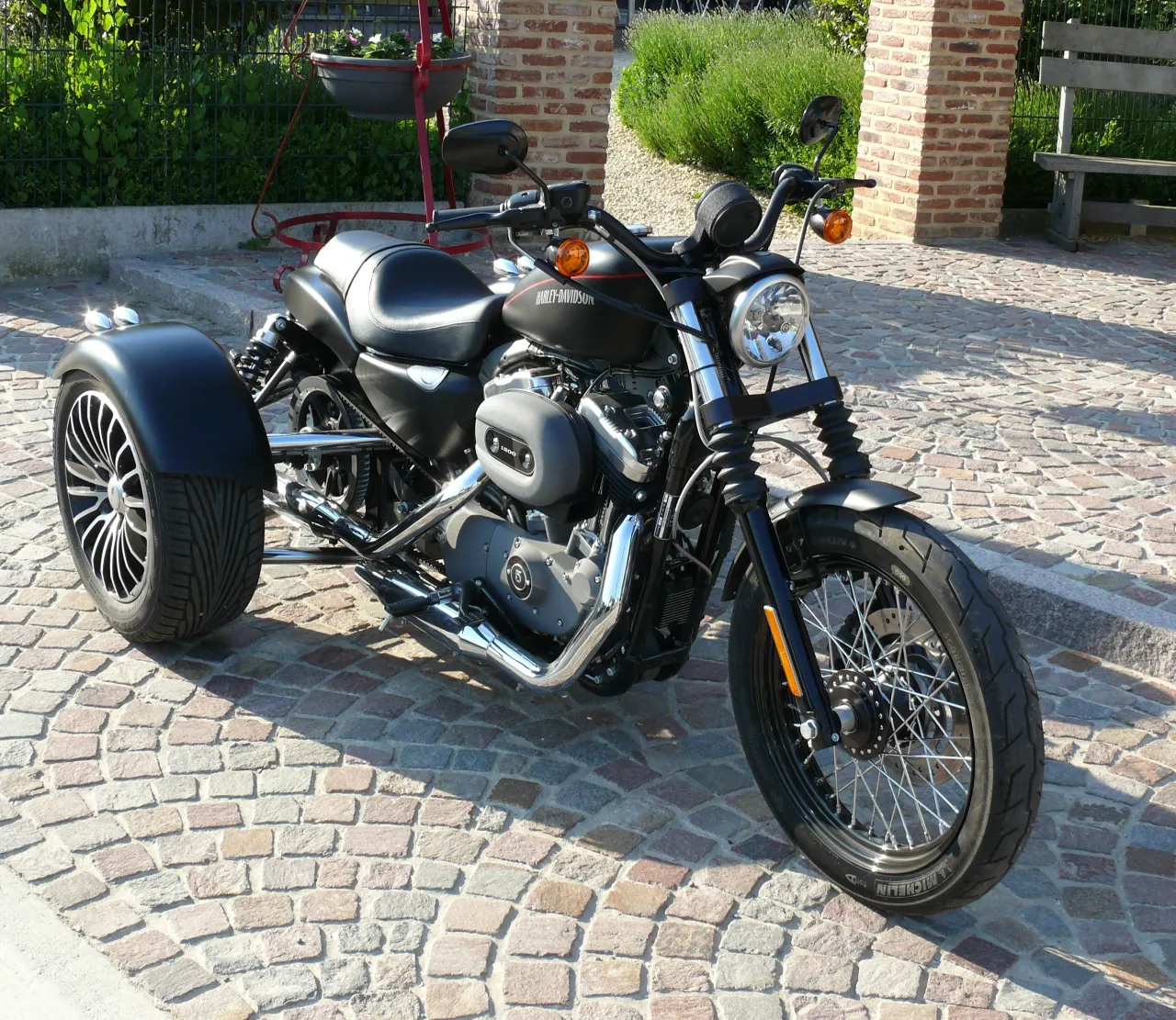 Harley-Davidson XL 1200 Sportster side view