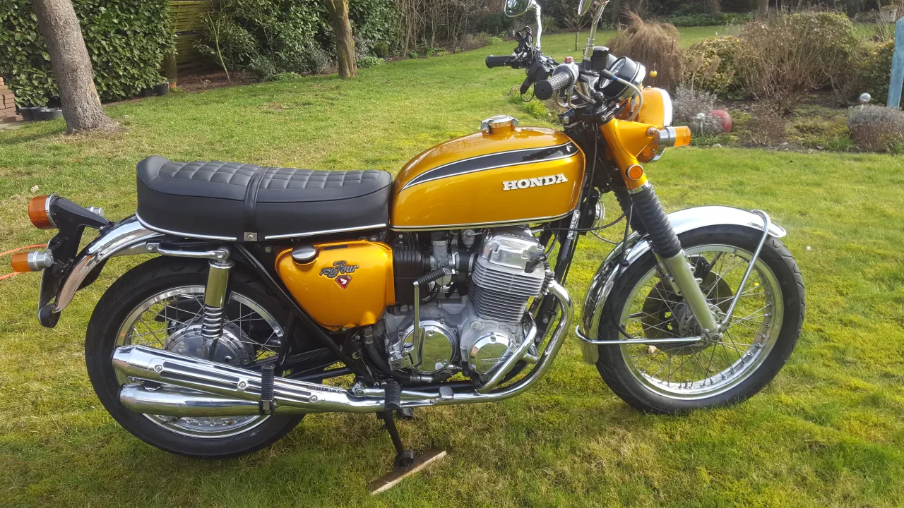 Honda CB 750 Four classic naked motorcycle side profile