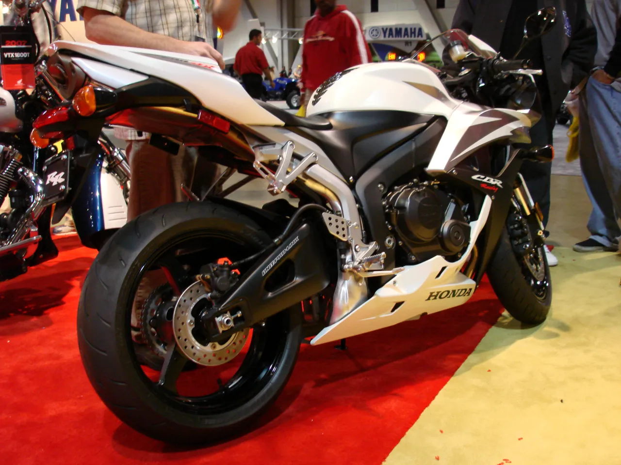 Honda CBR600RR 2007 detail