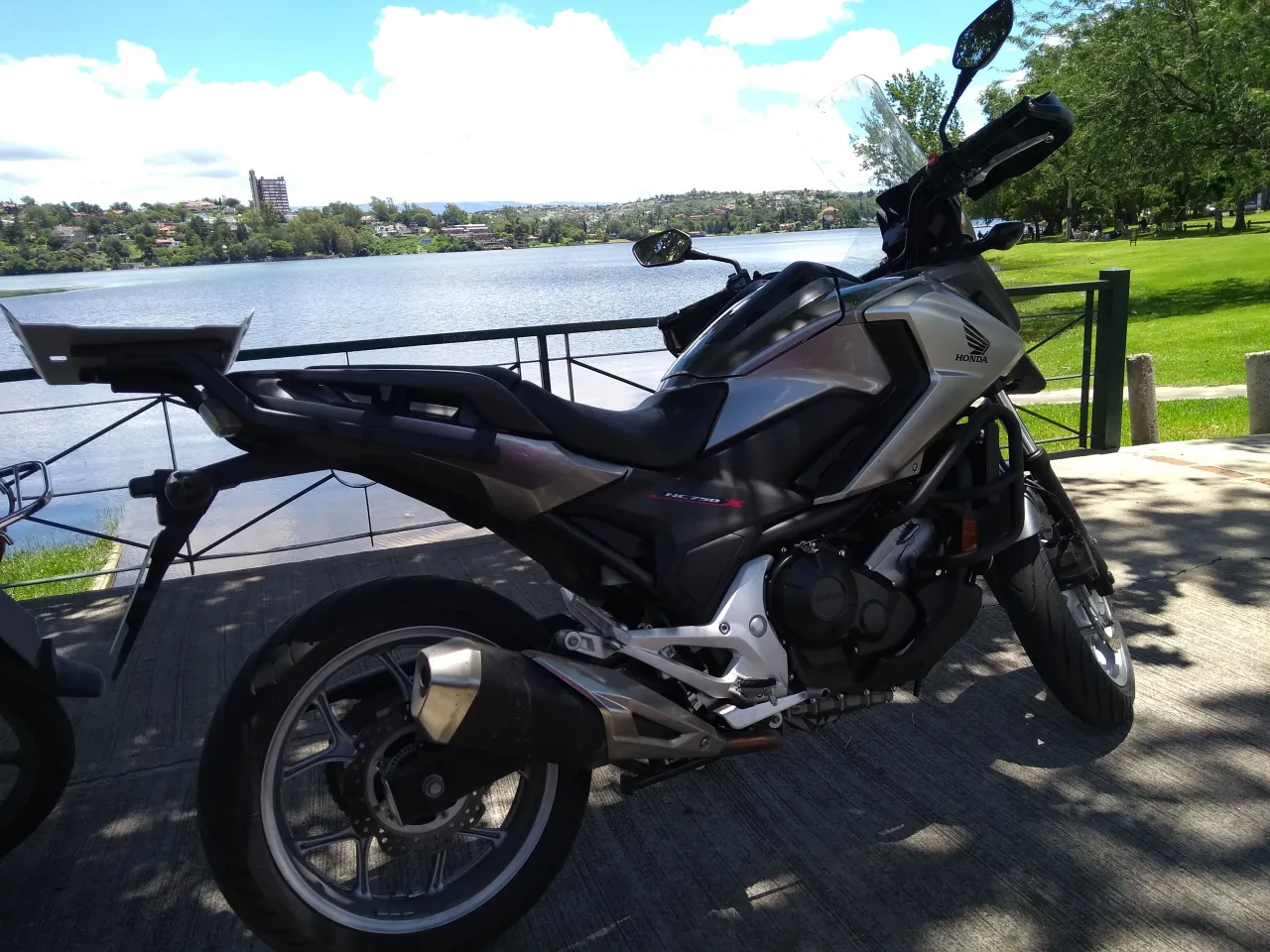 Honda NC 750 X crossover motorfiets zijaanzicht
