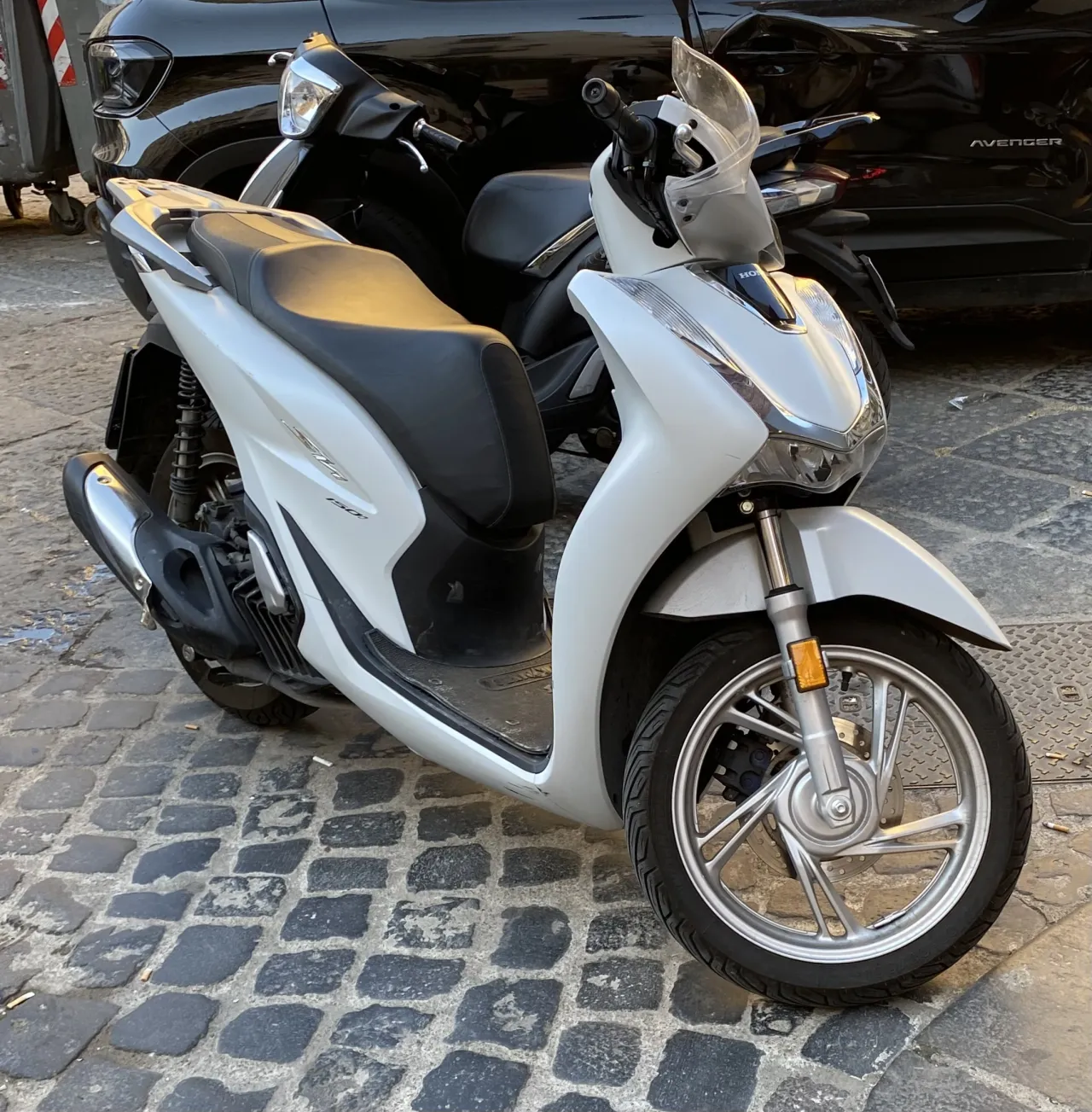 Honda SH150i scooter zijaanzicht