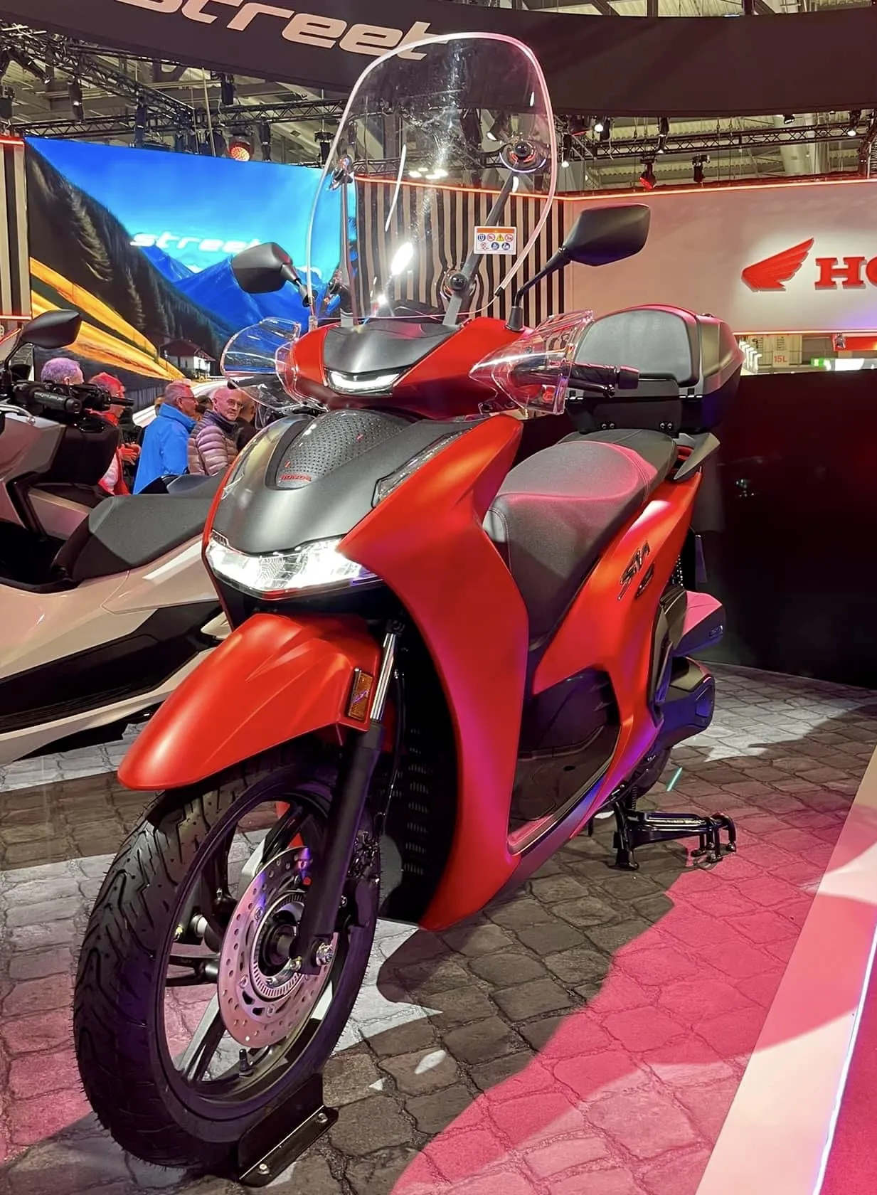 Honda SH 350i 2025 EICMA 2024 scooter frontaanzicht