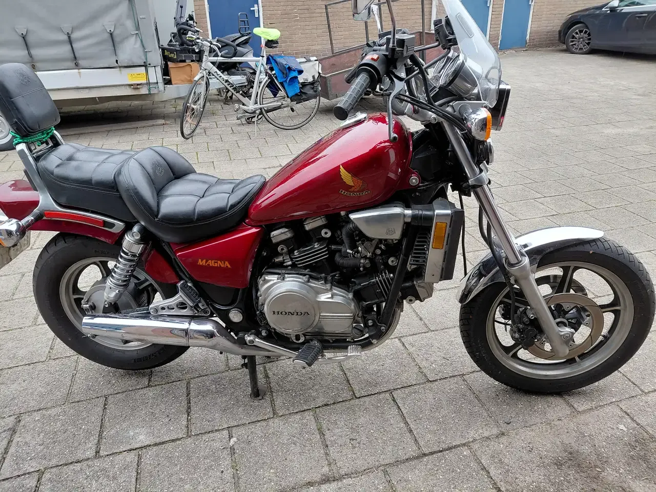 Honda VF 700