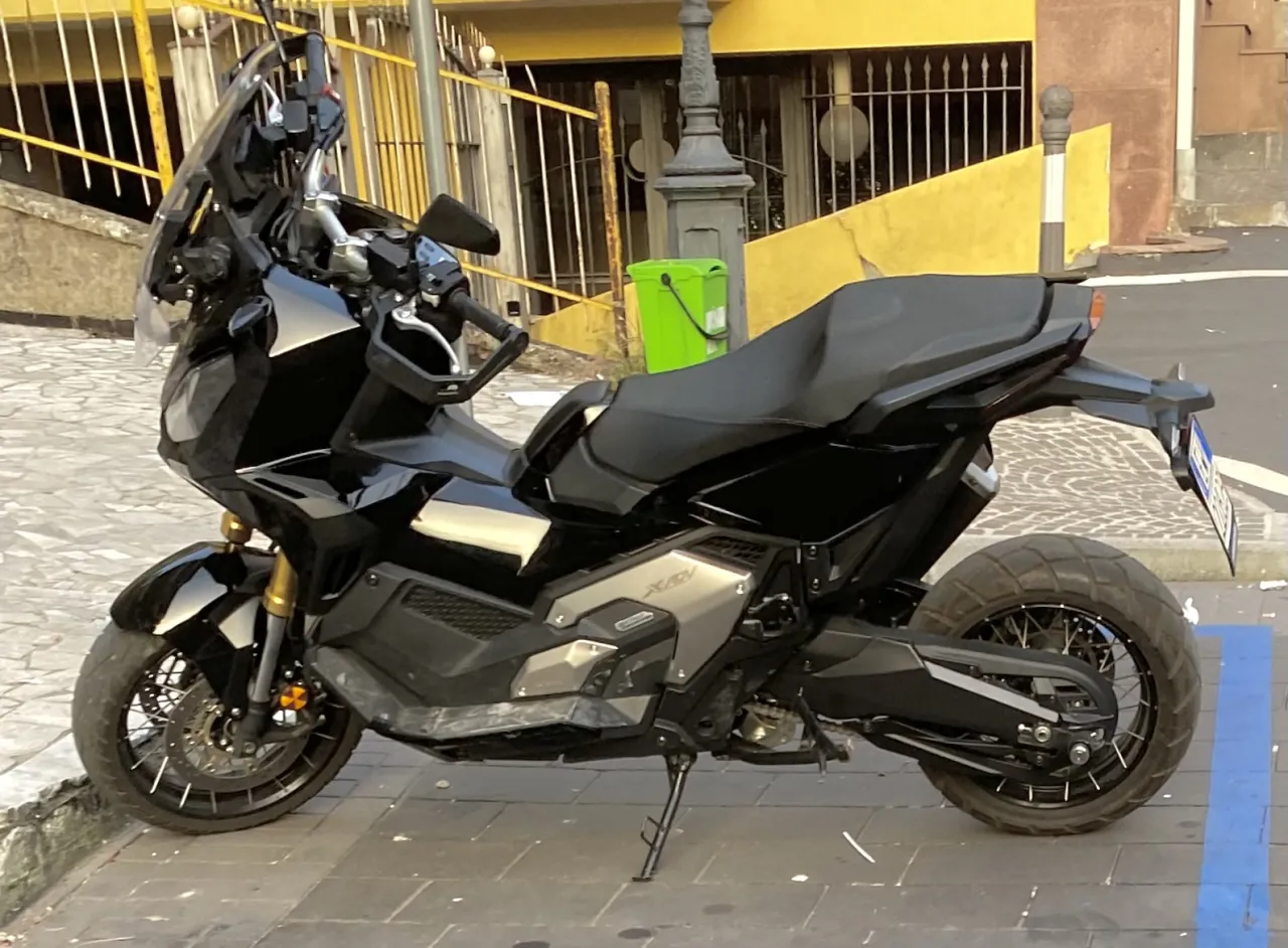 Honda X-ADV op de weg