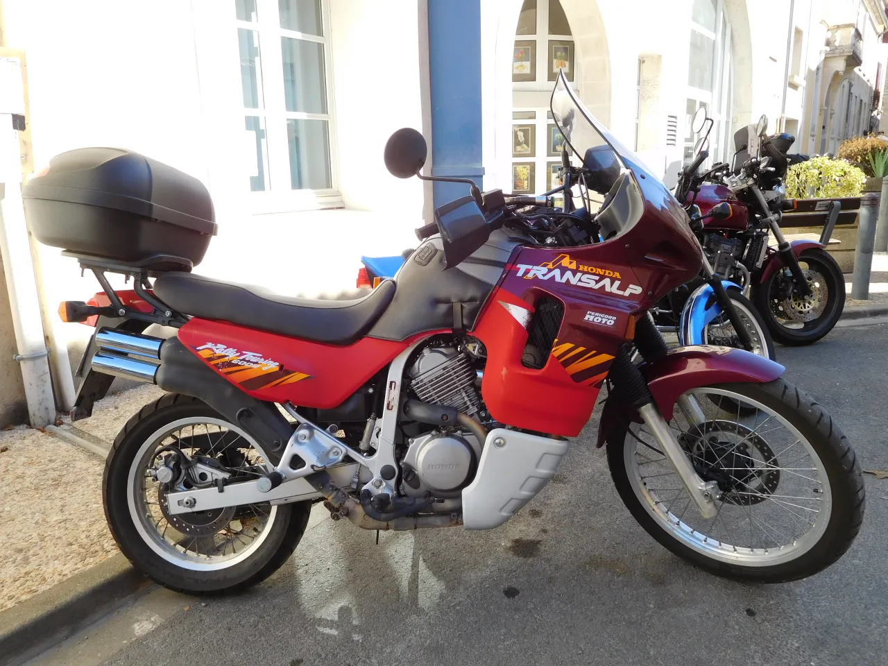 Honda XL 600 V Transalp rood zijaanzicht