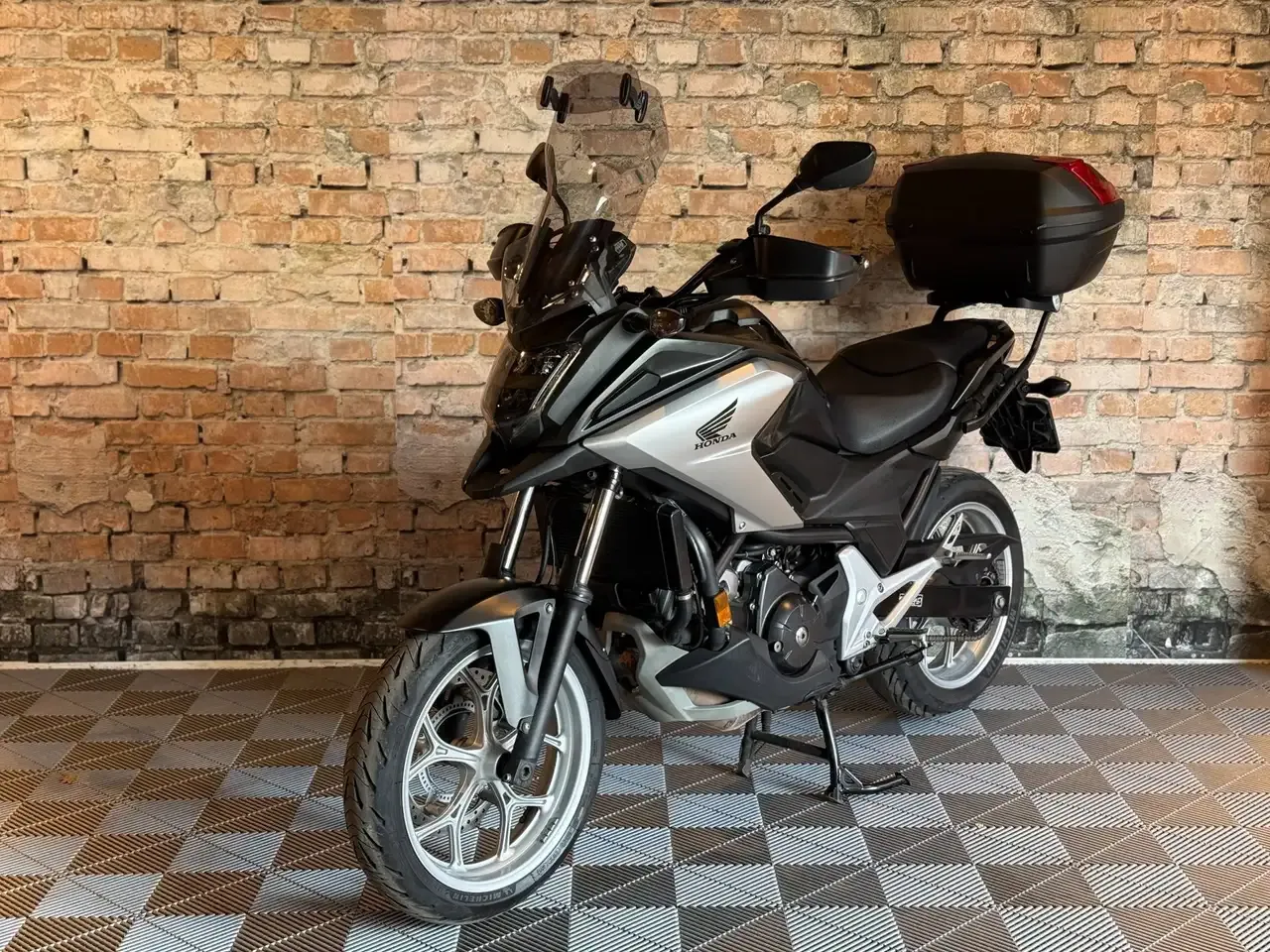 Honda NC 750 motorfiets zijaanzicht