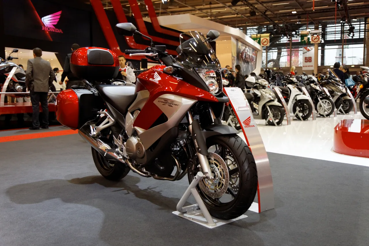 Honda Crossrunner Paris Motorshow 2011 zijaanzicht